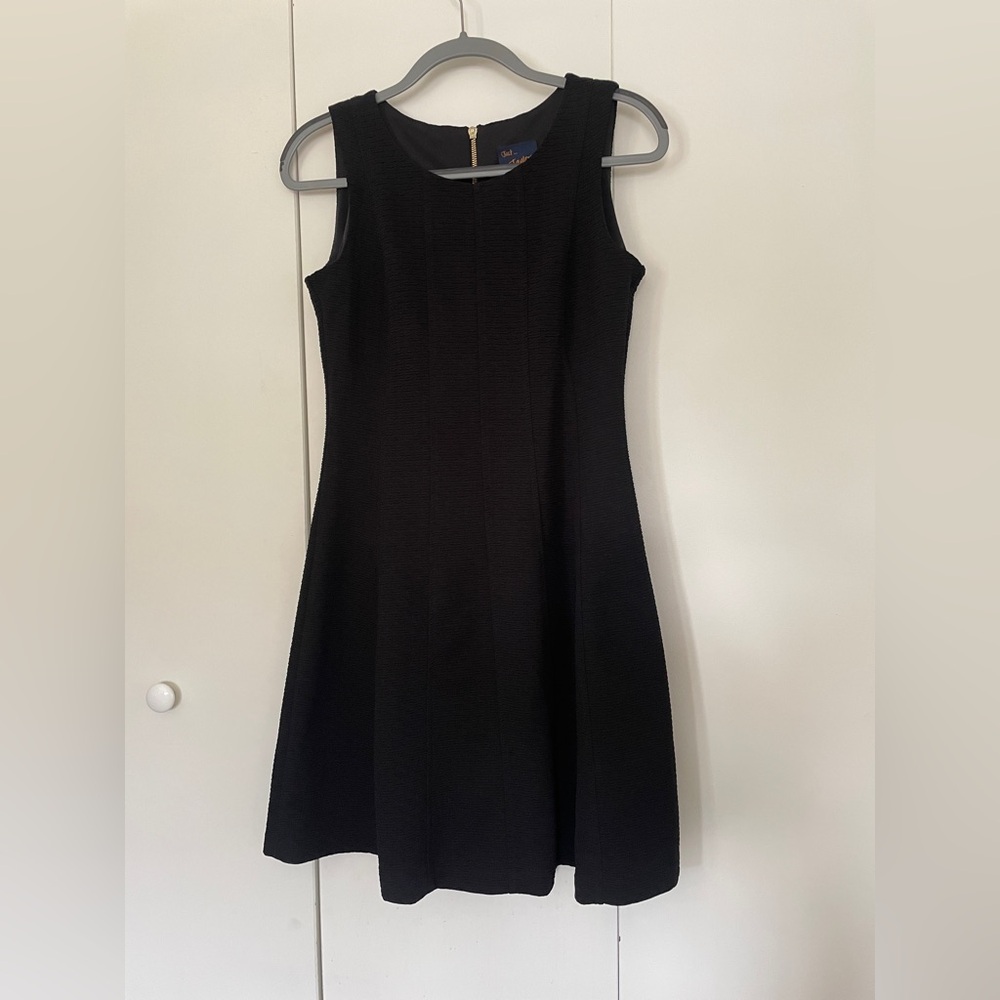 Just Taylor Black Sleeveless Mini Dress